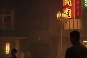 口碑镜像更多作品《深潜者手记》潜水服与水下光柱横版封面